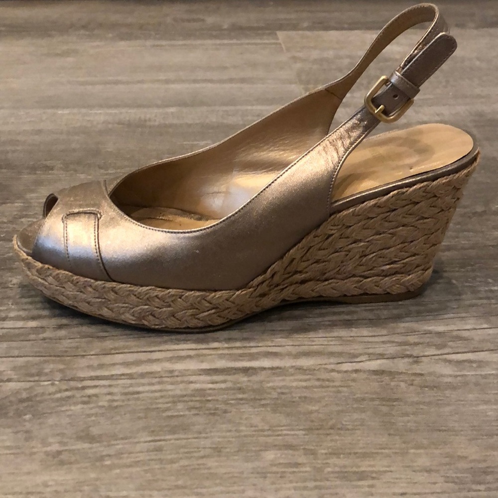 Stuart Weizman wedge gold/rope sandal 10